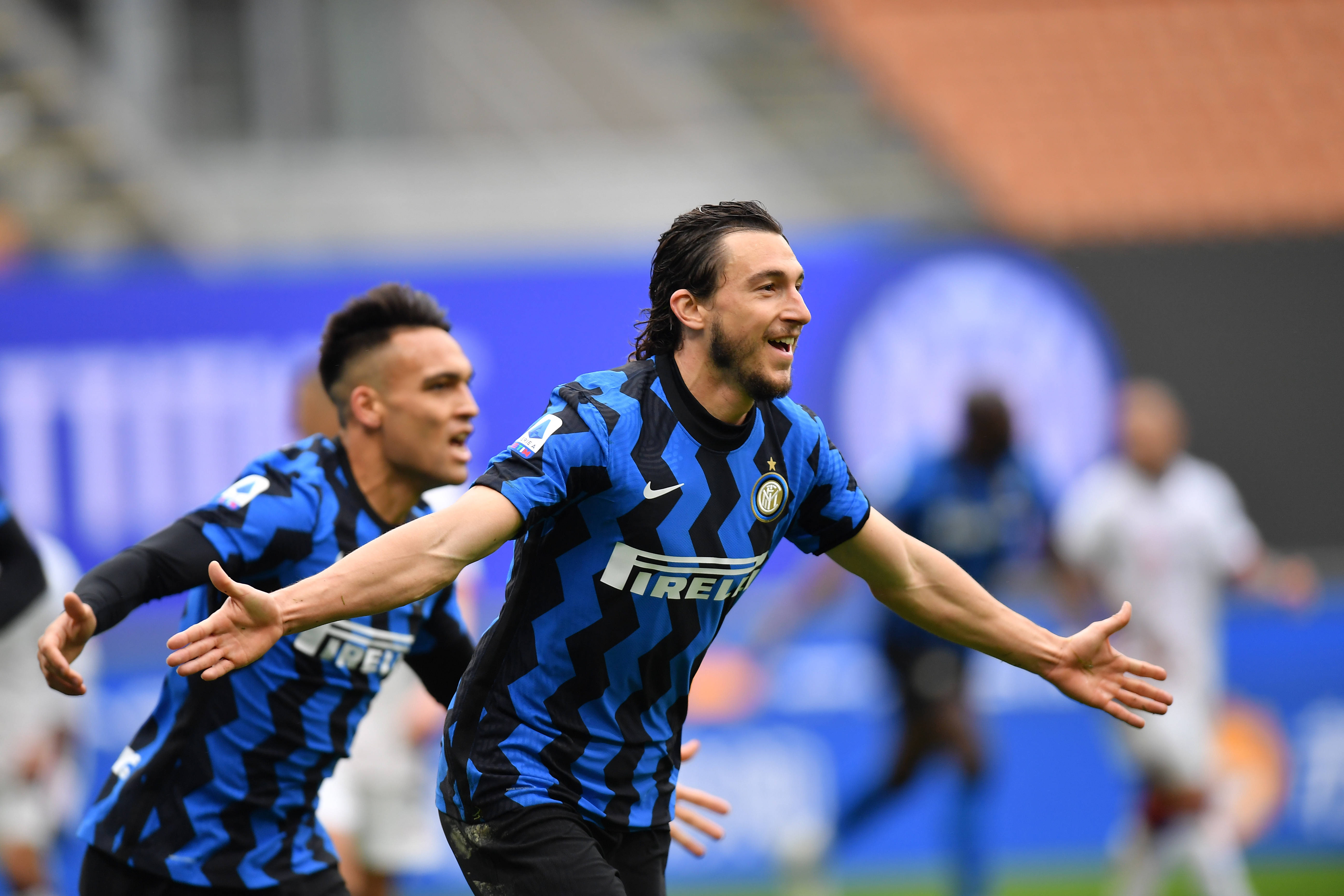 埃梅里告别阿尔巴：当初你被不情愿地改造成边后卫，要给你个拥抱