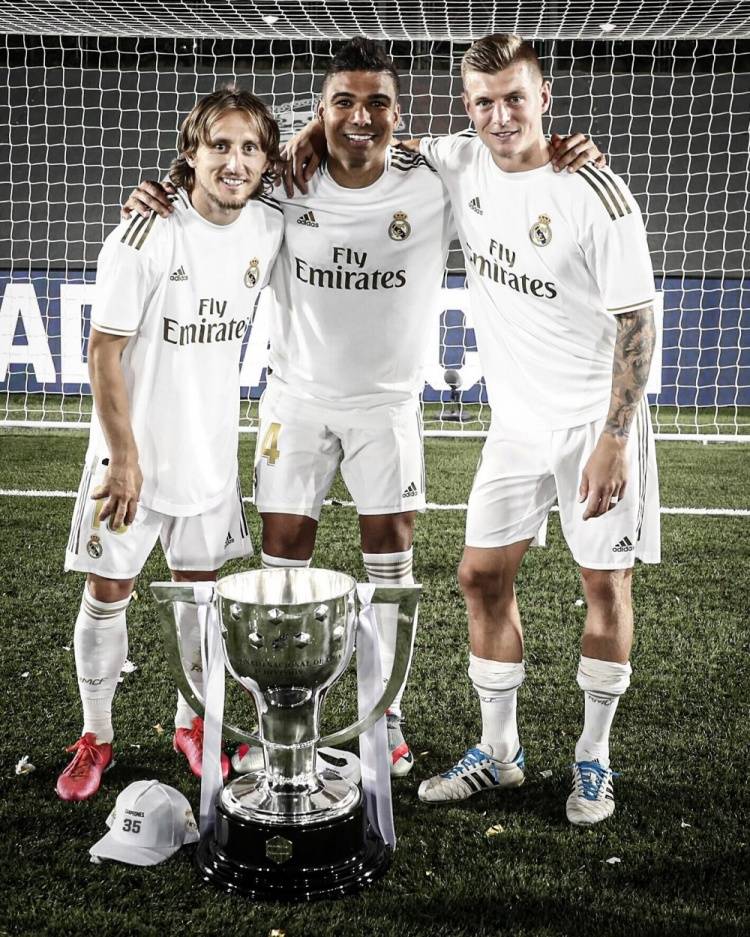 中超末轮前瞻：上海双雄冲击冠军，海牛、梅州争保级最后席位