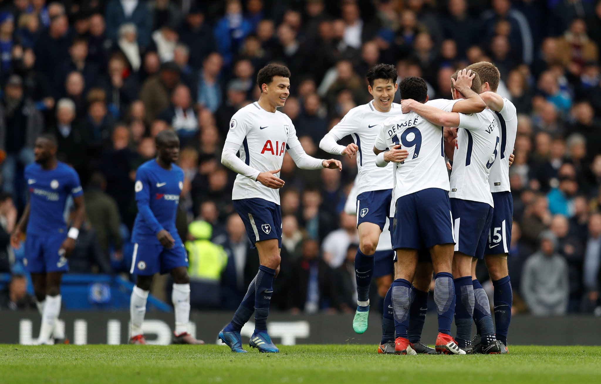 德天空：拜仁引进费耶诺德右后卫里德的谈判正在取得进展