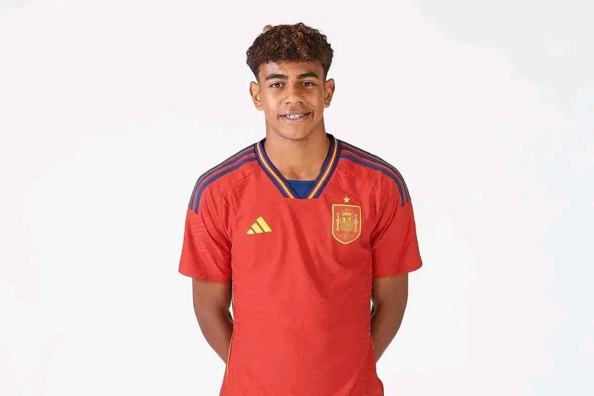 2-1，25岁英格兰国脚一剑封喉，率队2连胜反超切尔西，逼近前三