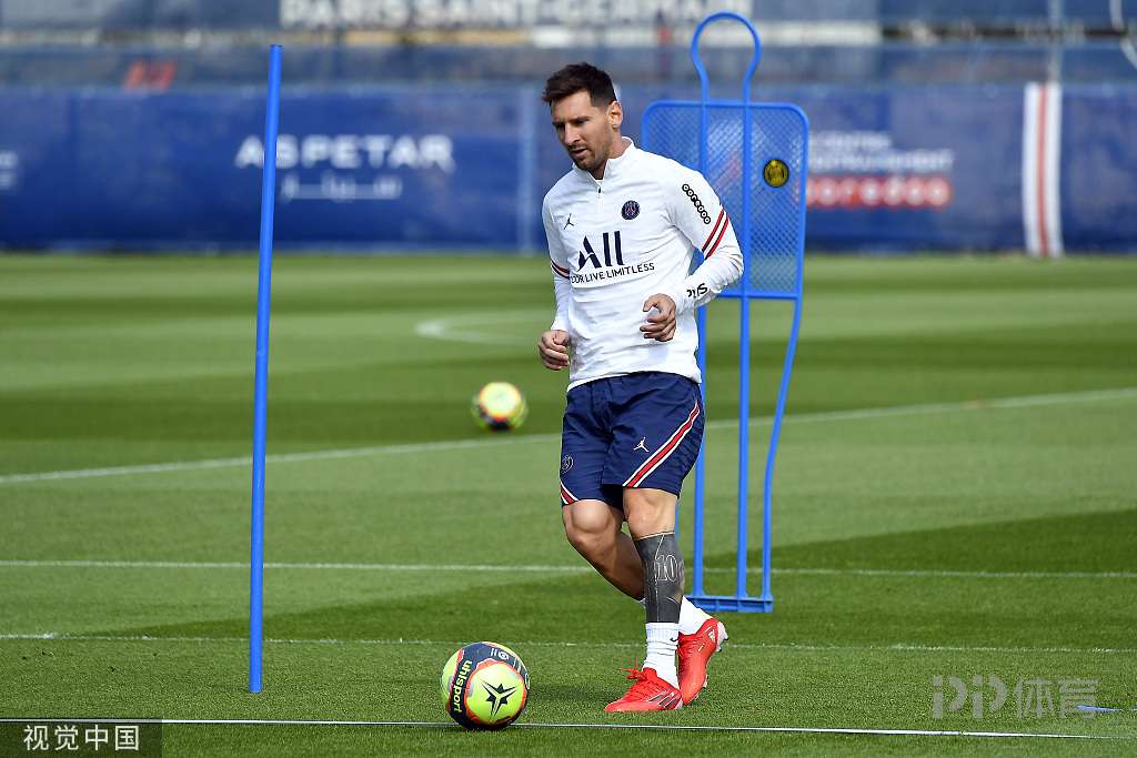 欧冠赛场精彩瞬间：巴萨2-0战胜国际米兰,